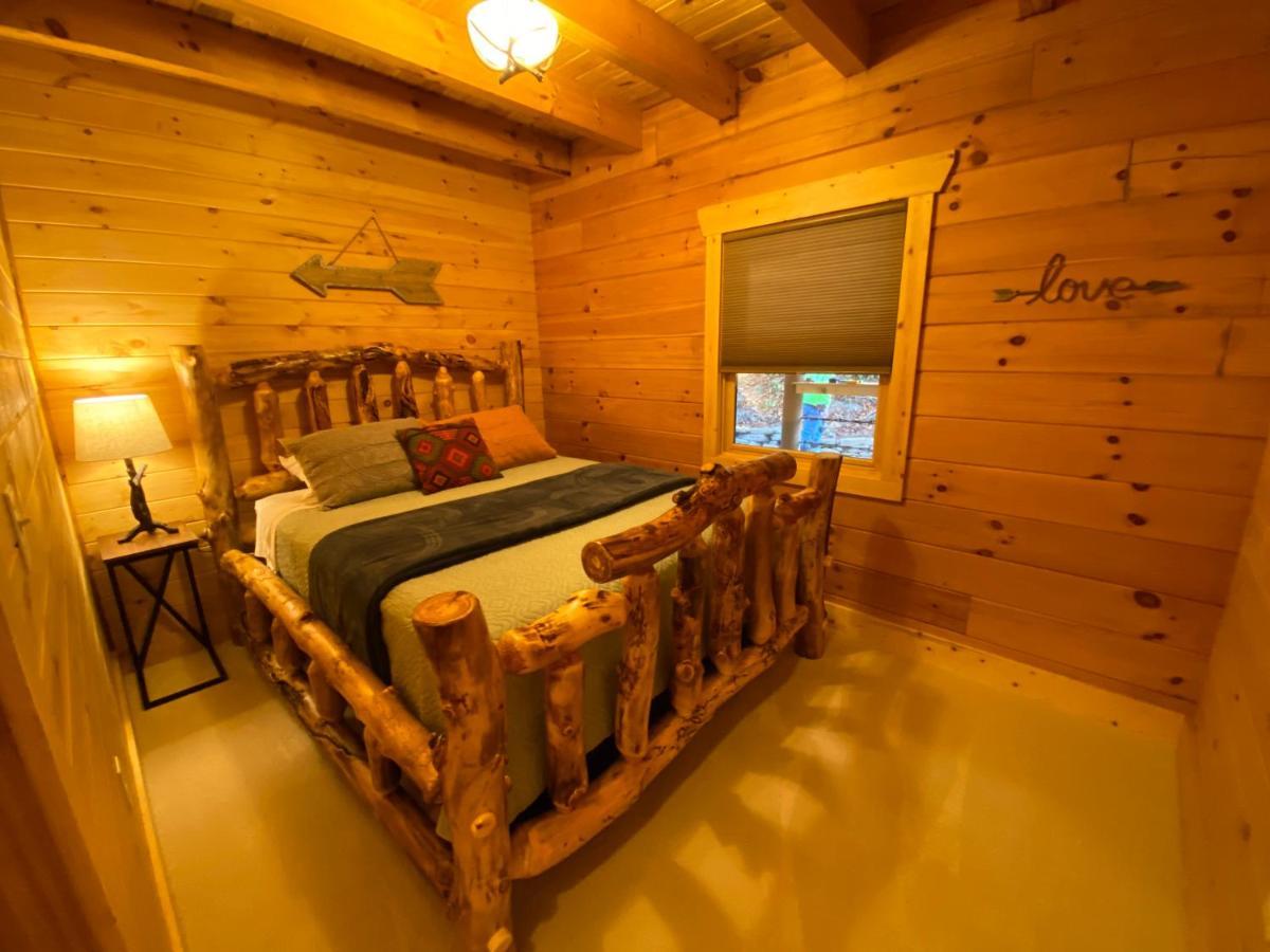 Pine Creek Cabins & Camping Resort South Bloomingville Bagian luar foto