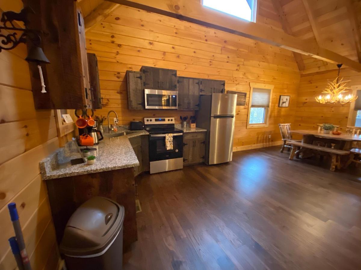 Pine Creek Cabins & Camping Resort South Bloomingville Bagian luar foto