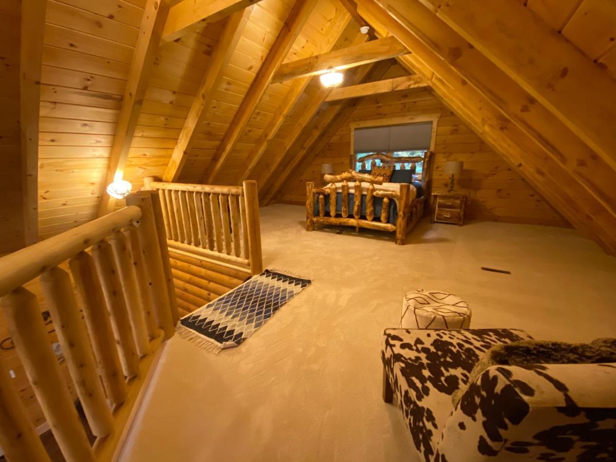 Pine Creek Cabins & Camping Resort South Bloomingville Bagian luar foto