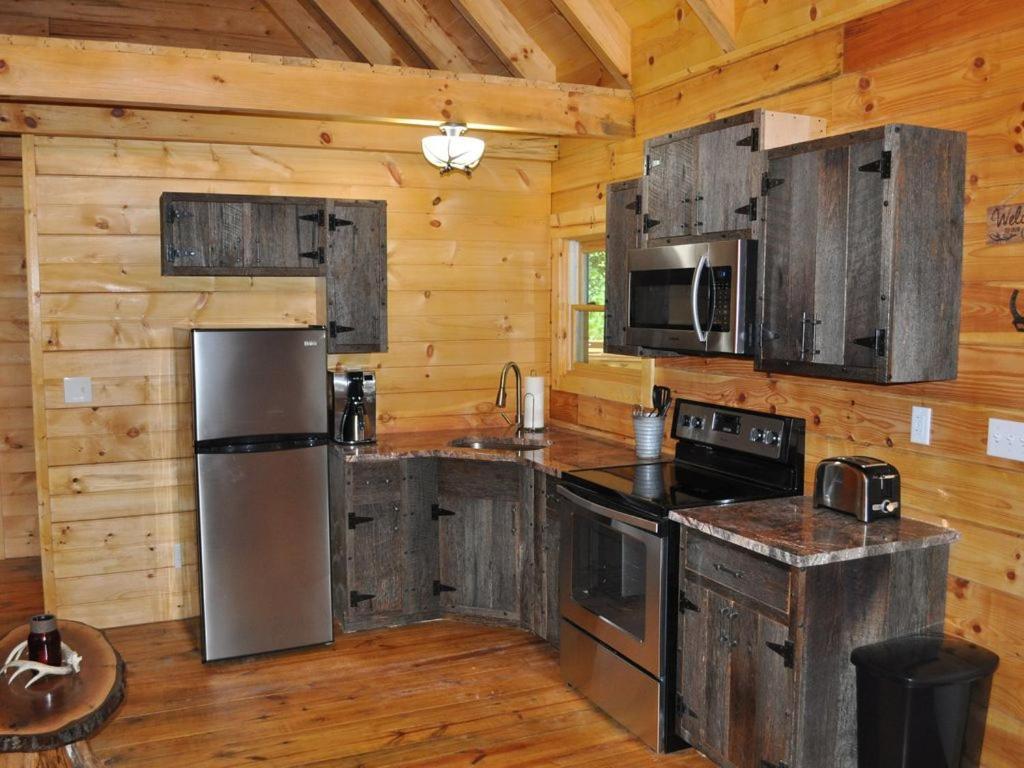 Pine Creek Cabins & Camping Resort South Bloomingville Bagian luar foto