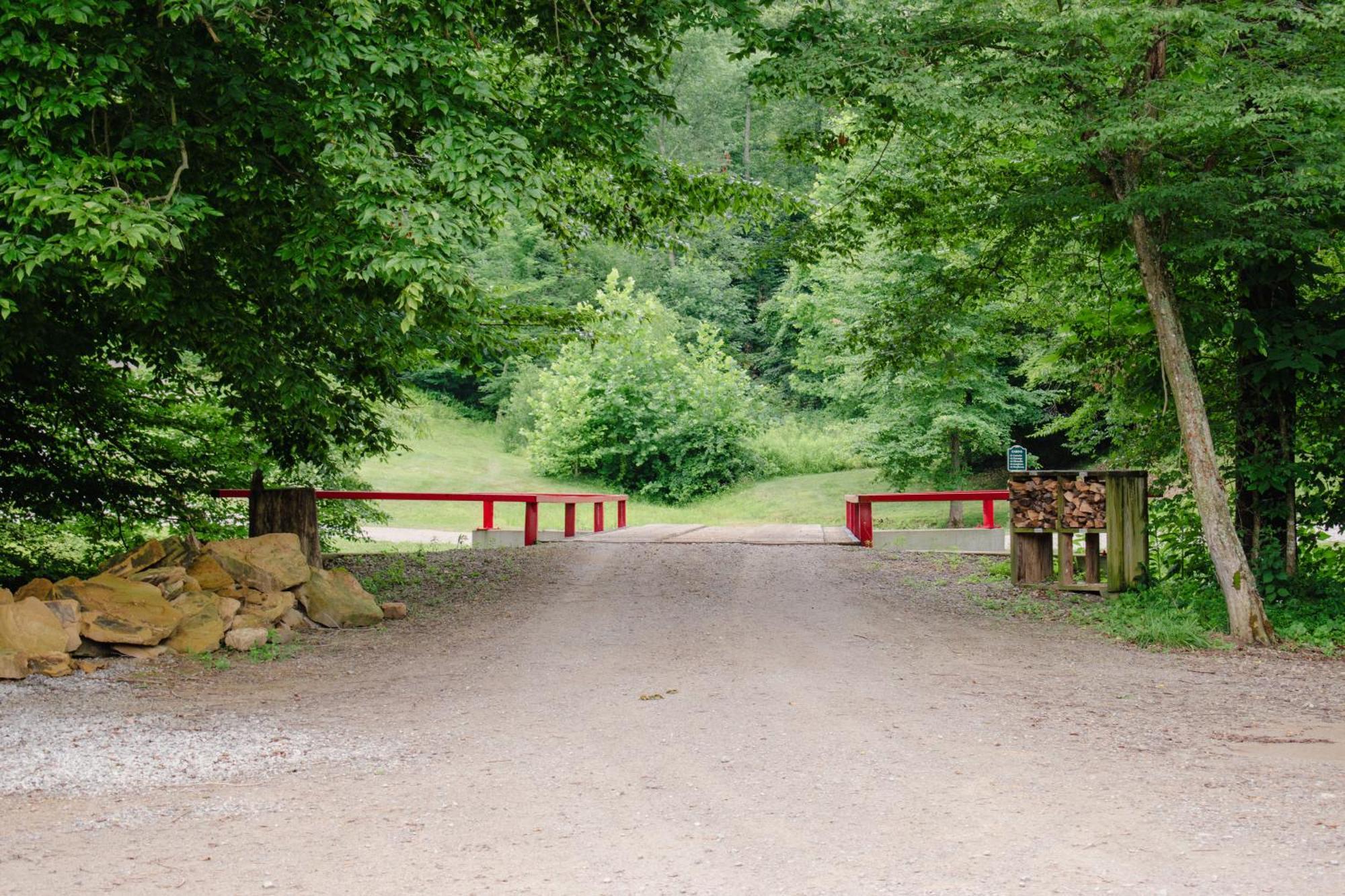 Pine Creek Cabins & Camping Resort South Bloomingville Bagian luar foto