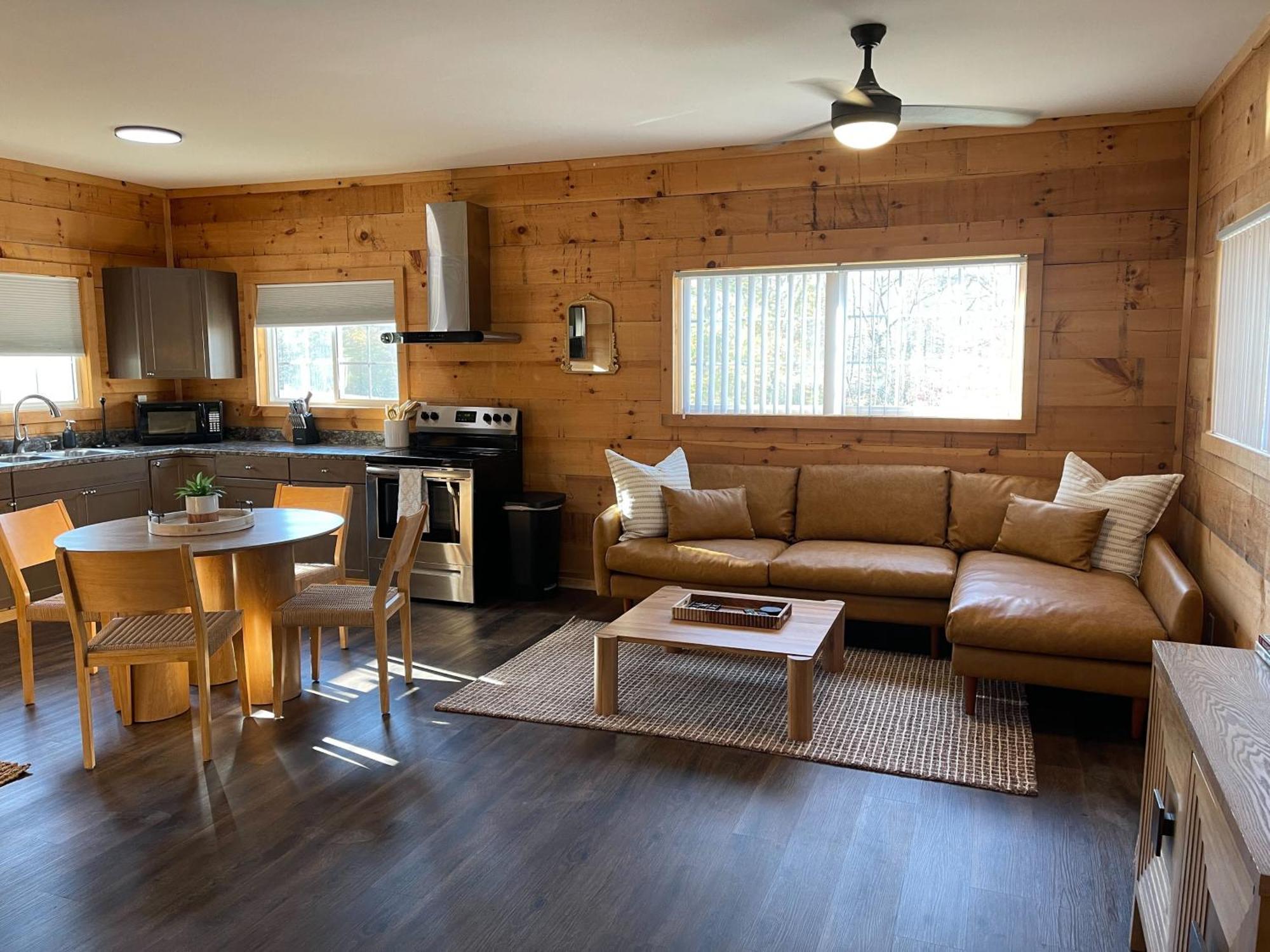 Pine Creek Cabins & Camping Resort South Bloomingville Bagian luar foto