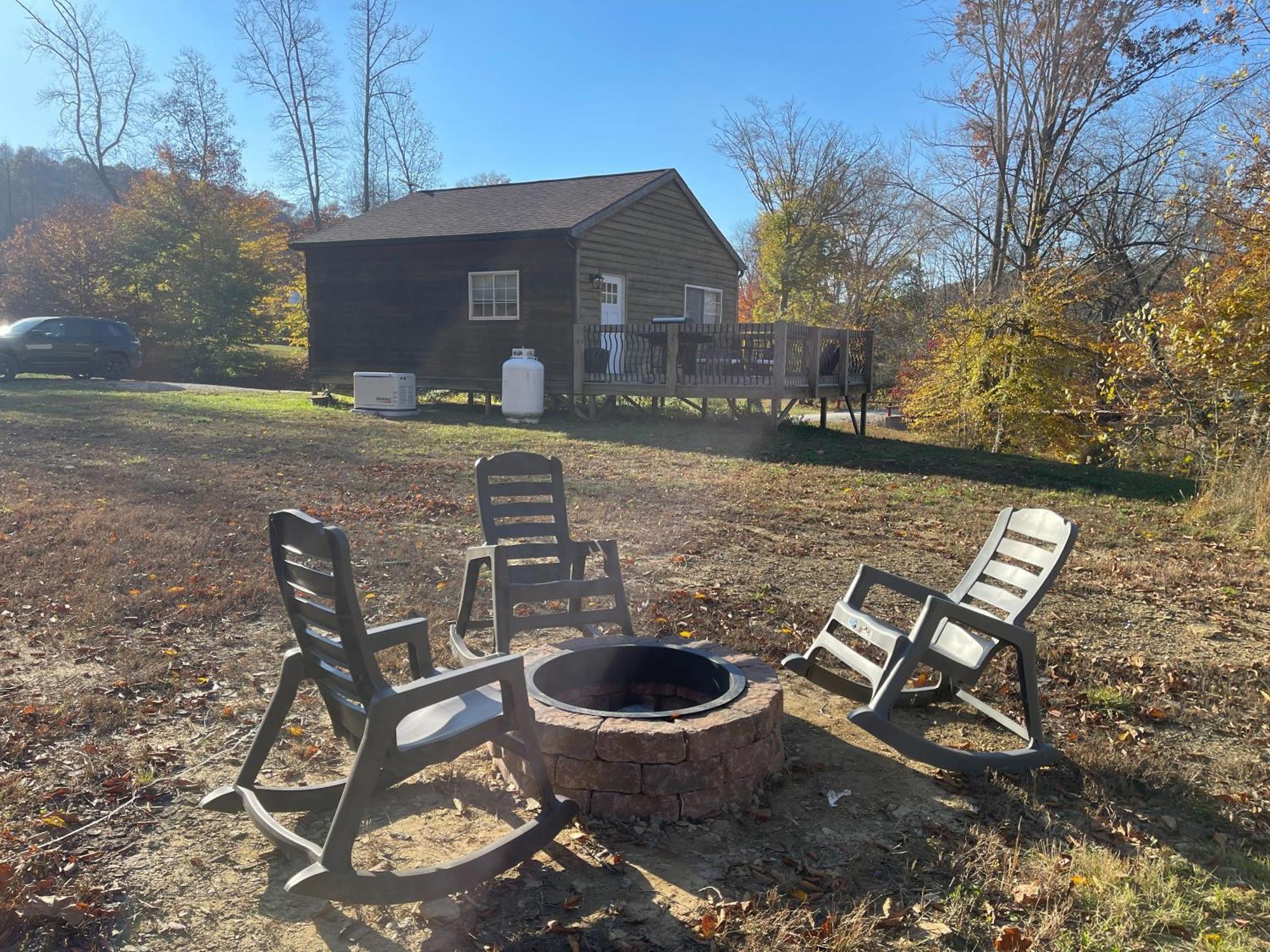 Pine Creek Cabins & Camping Resort South Bloomingville Bagian luar foto