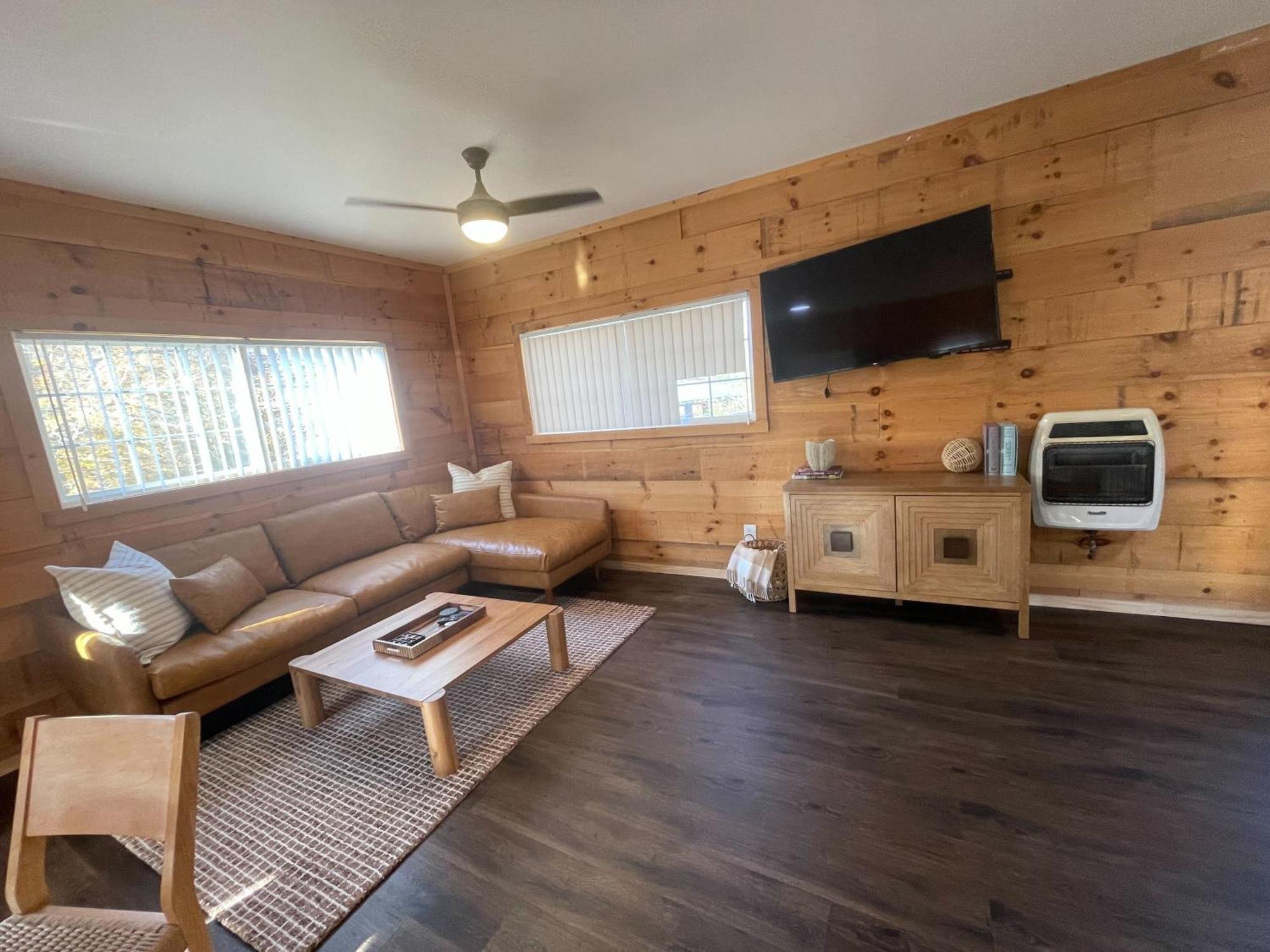 Pine Creek Cabins & Camping Resort South Bloomingville Bagian luar foto